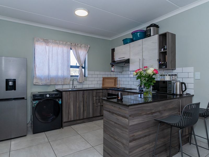 Stylish 2-Bedroom Apartment Offering Convenience and Comfort - Photo 7