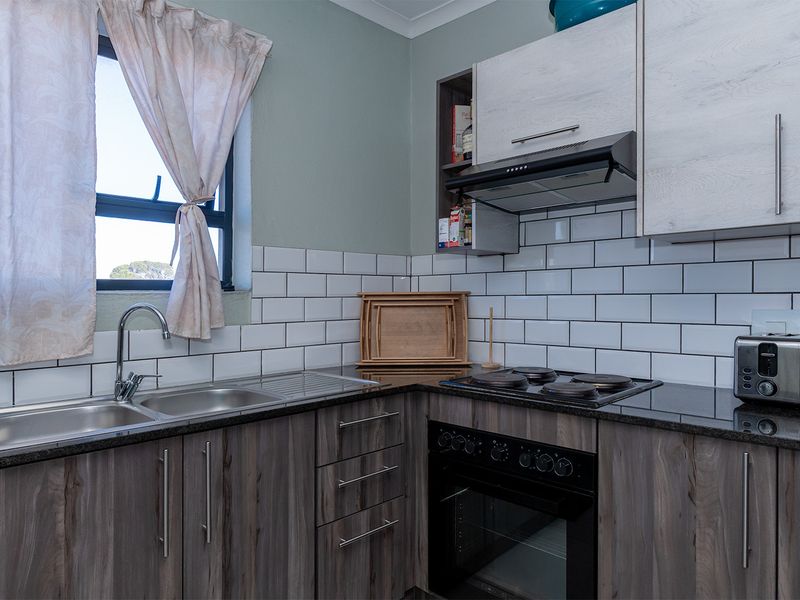 Stylish 2-Bedroom Apartment Offering Convenience and Comfort - Photo 6