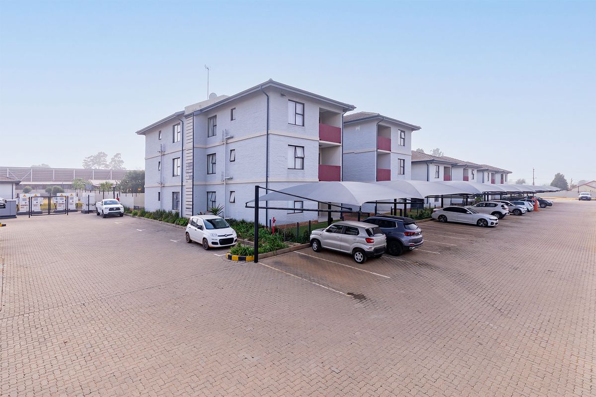 Stylish First-Floor 1-Bedroom Apartment in a Secure Lifestyle Estate - Photo 3
