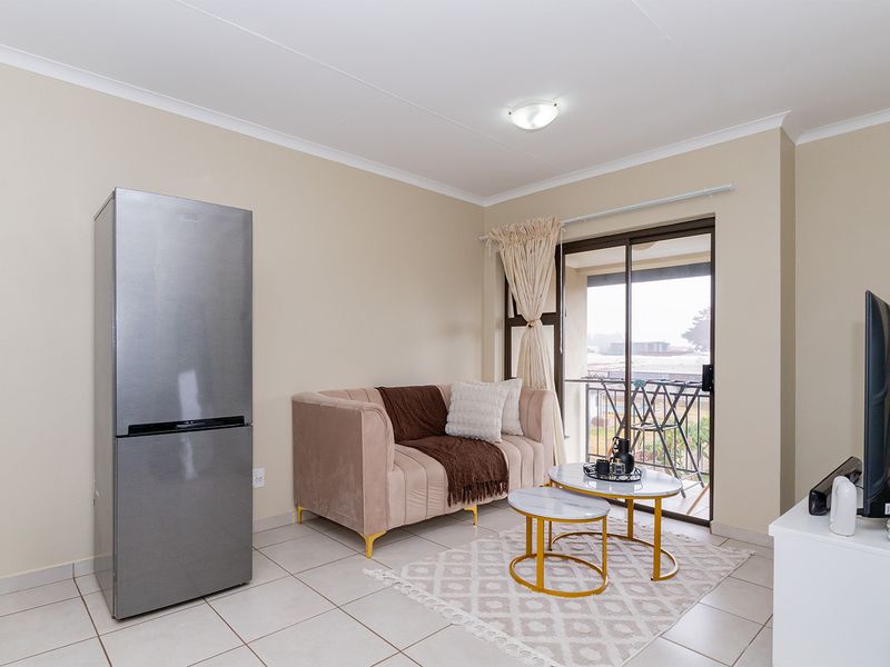 Stylish First-Floor 1-Bedroom Apartment in a Secure Lifestyle Estate - Photo 9