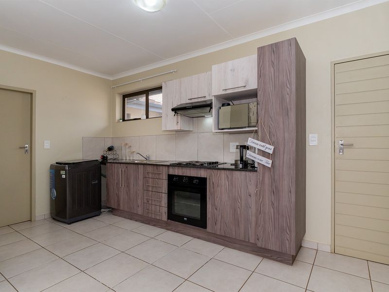 Stylish First-Floor 1-Bedroom Apartment in a Secure Lifestyle Estate - Photo 10