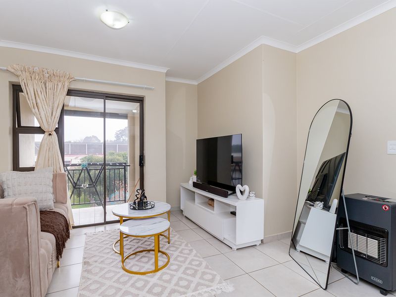 Stylish First-Floor 1-Bedroom Apartment in a Secure Lifestyle Estate - Photo 8