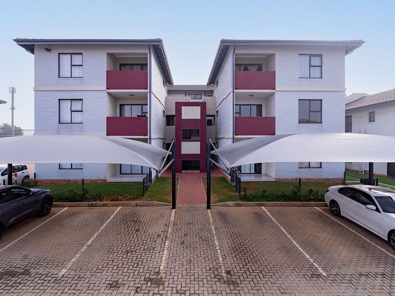 Stylish First-Floor 1-Bedroom Apartment in a Secure Lifestyle Estate - Photo 2