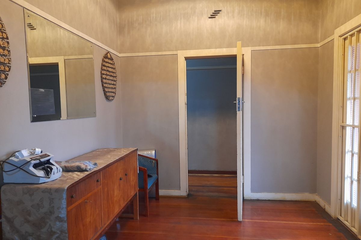 Lovely family home for sale in The Hill with 3 Cottages - Photo 3
