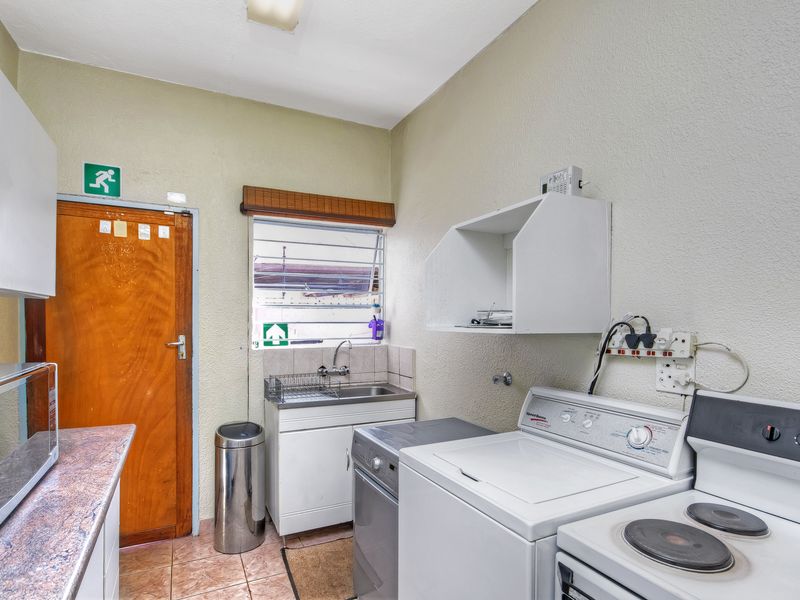 Family Home with Exceptional Entertainment and Business Potenial - Photo 8