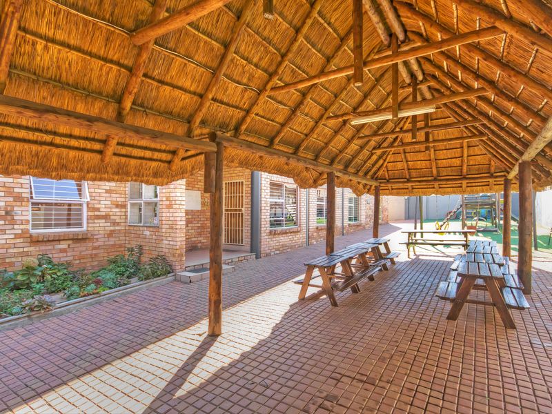 Family Home with Exceptional Entertainment and Business Potenial - Photo 3