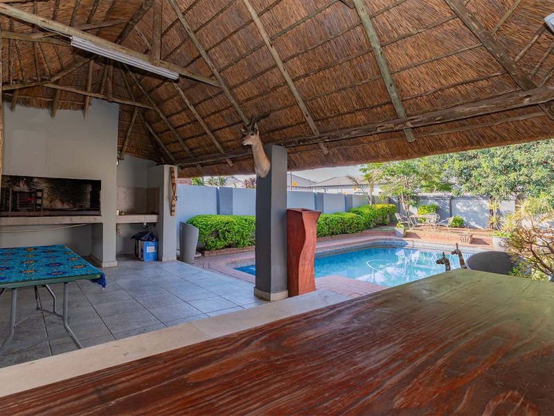 A well-kept corner stand 3-bedroom family home in the heart of Beyers park up for grabs! - Photo 6