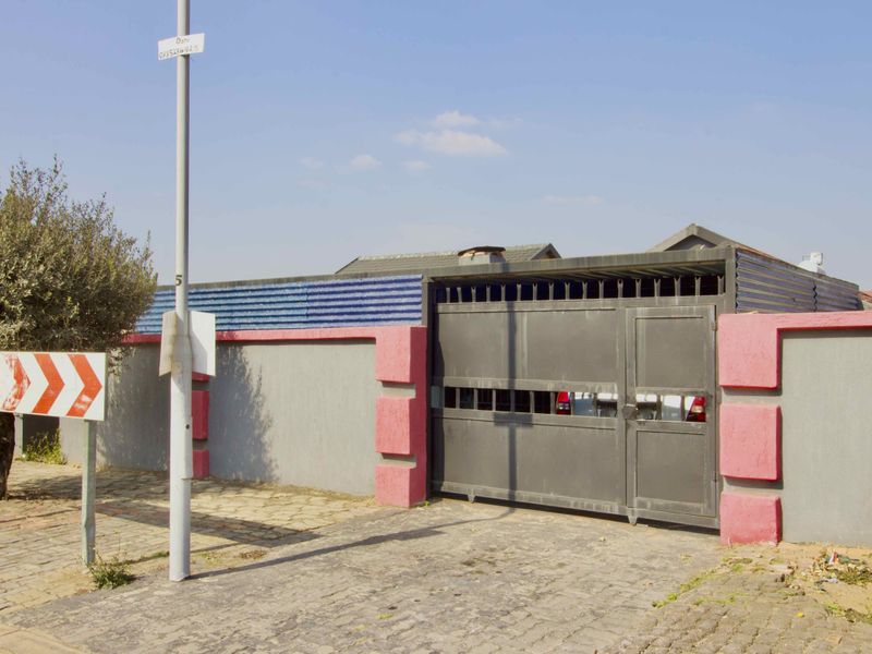 3 Bedroom Family Home in Centurion - Photo 1