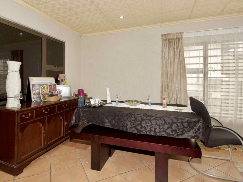 3 Bedroom Family Home in Centurion - Photo 7