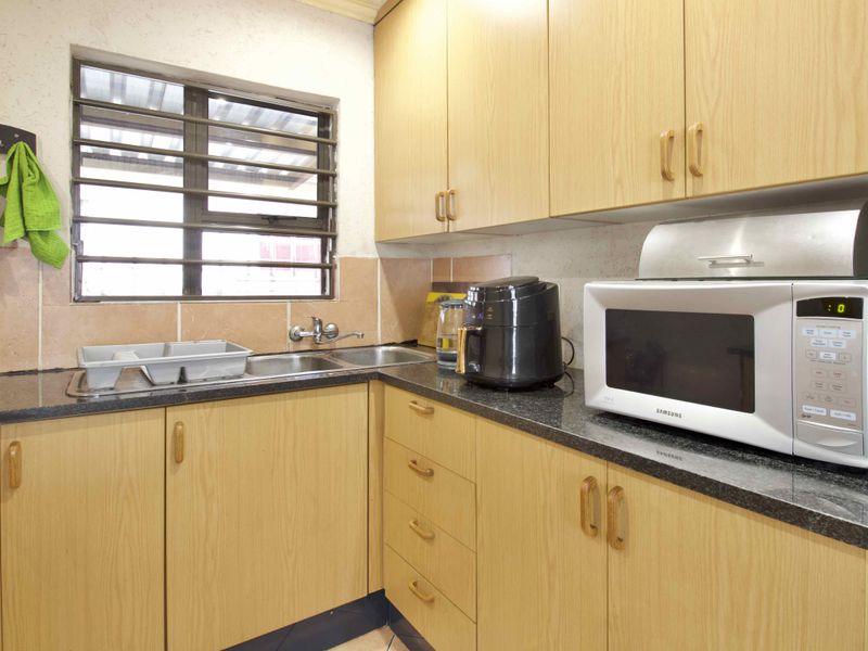 3 Bedroom Family Home in Centurion - Photo 9