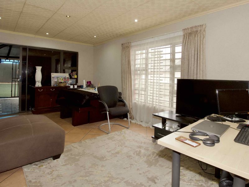 3 Bedroom Family Home in Centurion - Photo 5