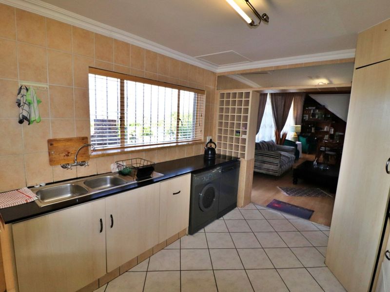 This lovely 4 bedroom Family Home in a BOOMED AREA!!! - Photo 2