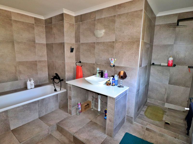 This lovely 4 bedroom Family Home in a BOOMED AREA!!! - Photo 10