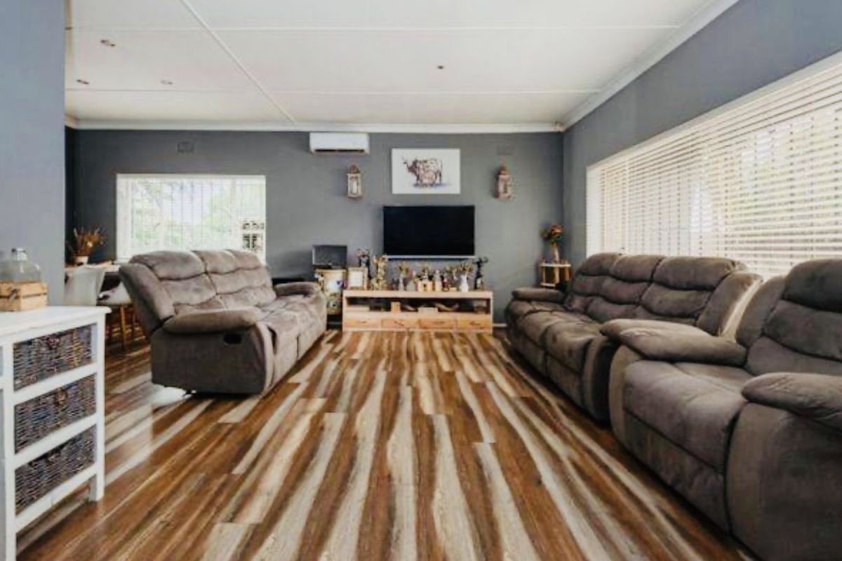 Lovely Family Home in Marlands - Photo 3