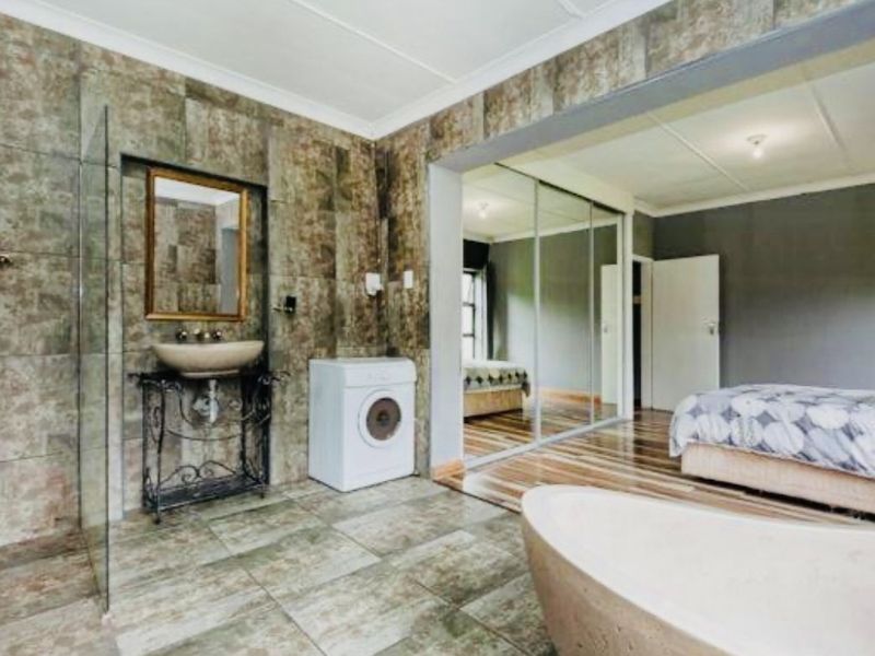 Lovely Family Home in Marlands - Photo 9