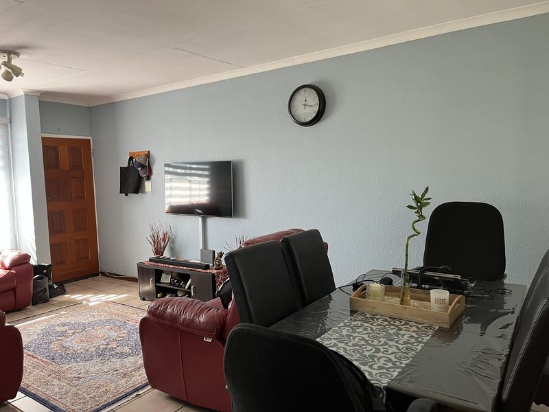 Charming First-Floor Apartment in Jacaranda Lane, Boskruin - Photo 5