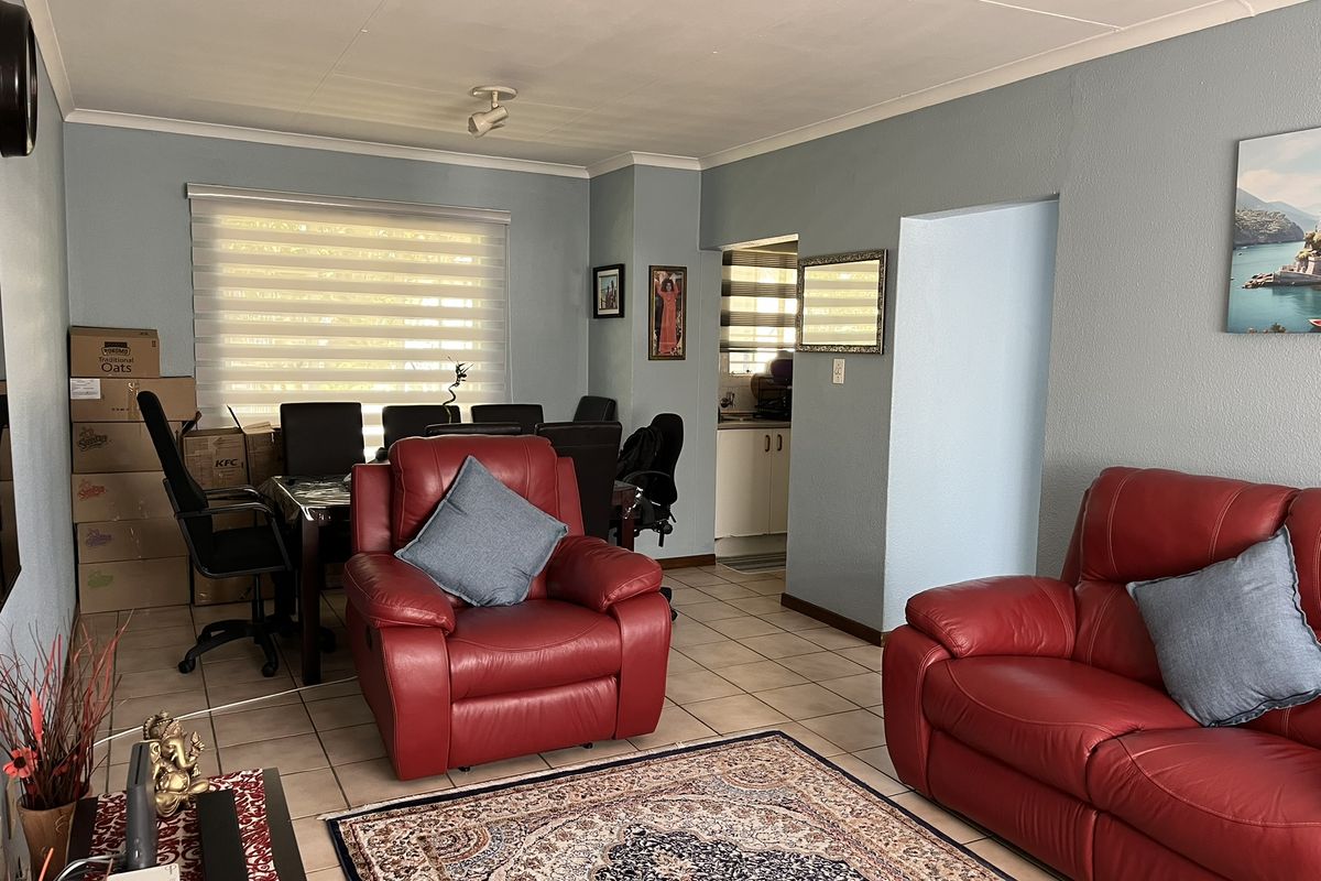 Charming First-Floor Apartment in Jacaranda Lane, Boskruin - Photo 2