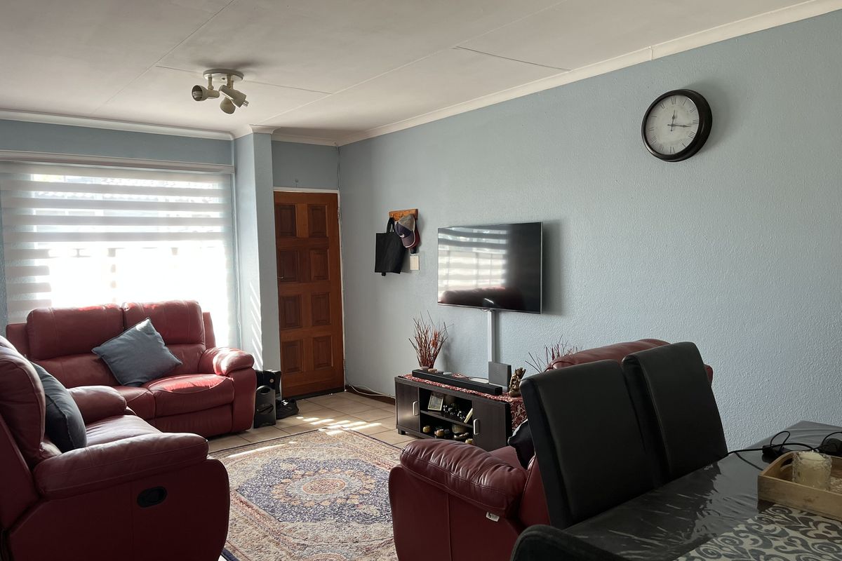 Charming First-Floor Apartment in Jacaranda Lane, Boskruin - Photo 4