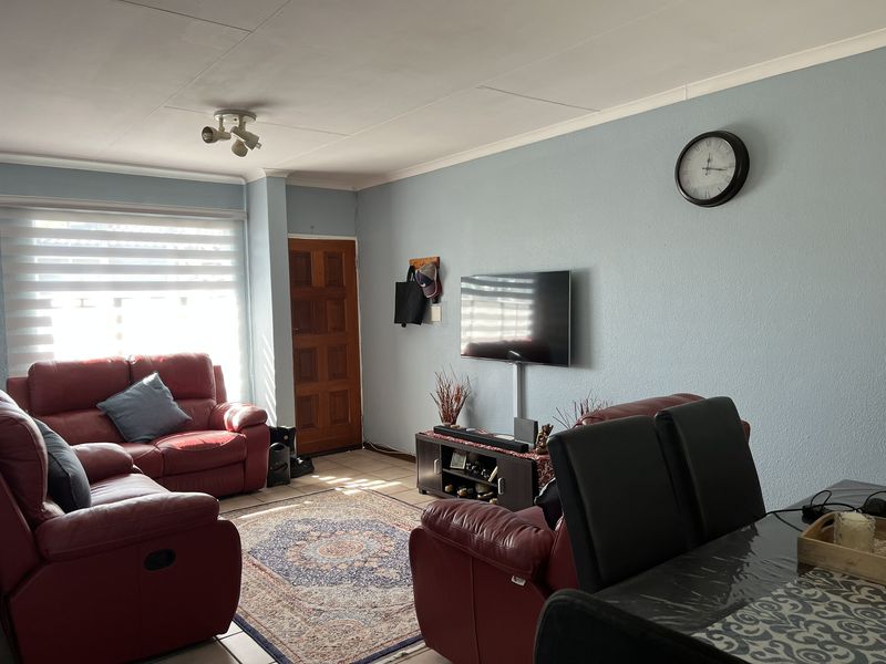 Charming First-Floor Apartment in Jacaranda Lane, Boskruin - Photo 4