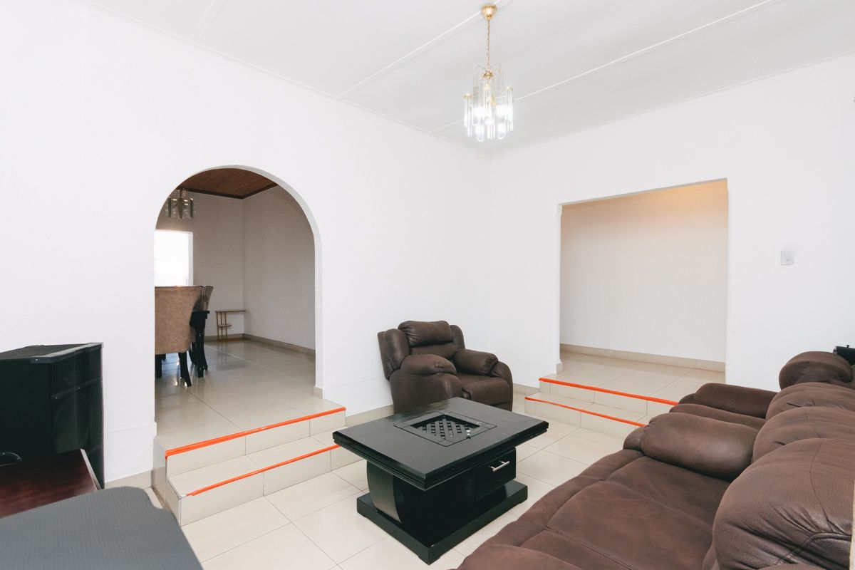 3 bedroom, 2 bathroom home - Photo 5