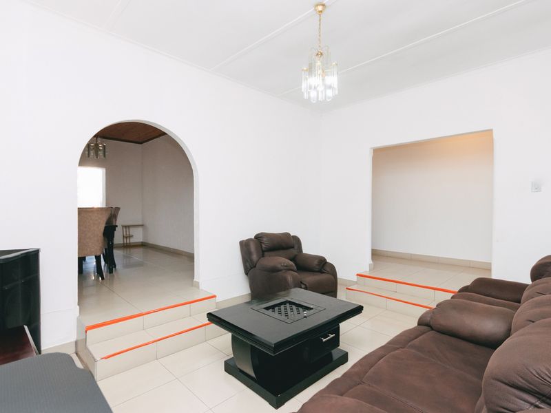3 bedroom, 2 bathroom home - Photo 5