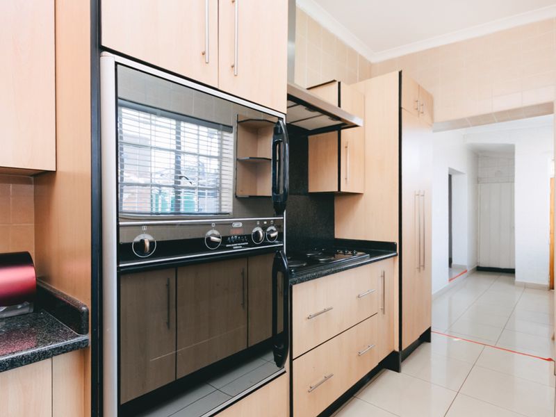 3 bedroom, 2 bathroom home - Photo 10
