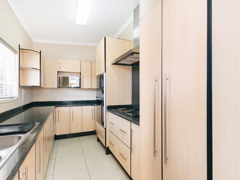 3 bedroom, 2 bathroom home - Photo 9