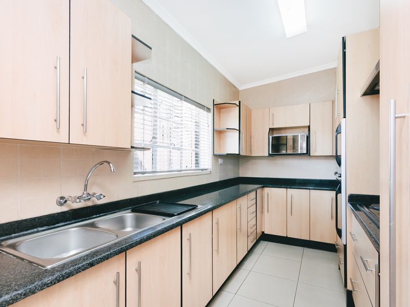 3 bedroom, 2 bathroom home - Photo 8