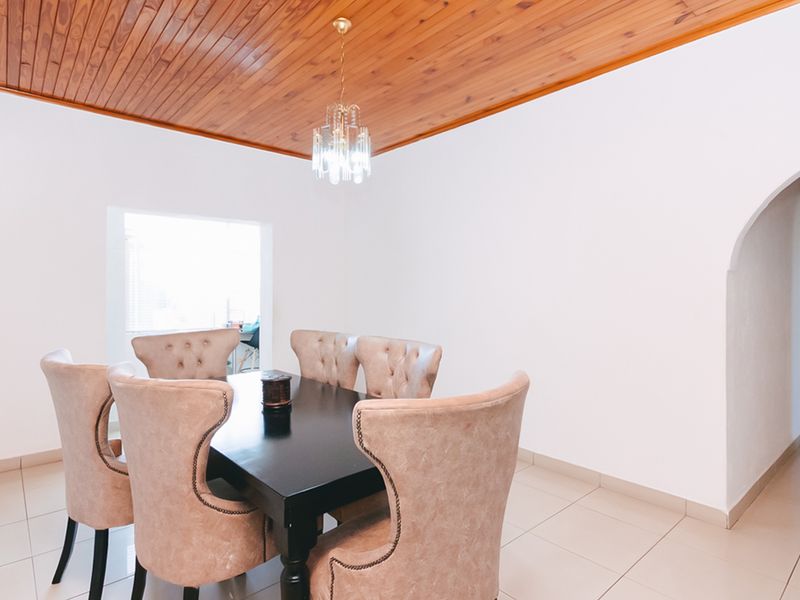 3 bedroom, 2 bathroom home - Photo 6
