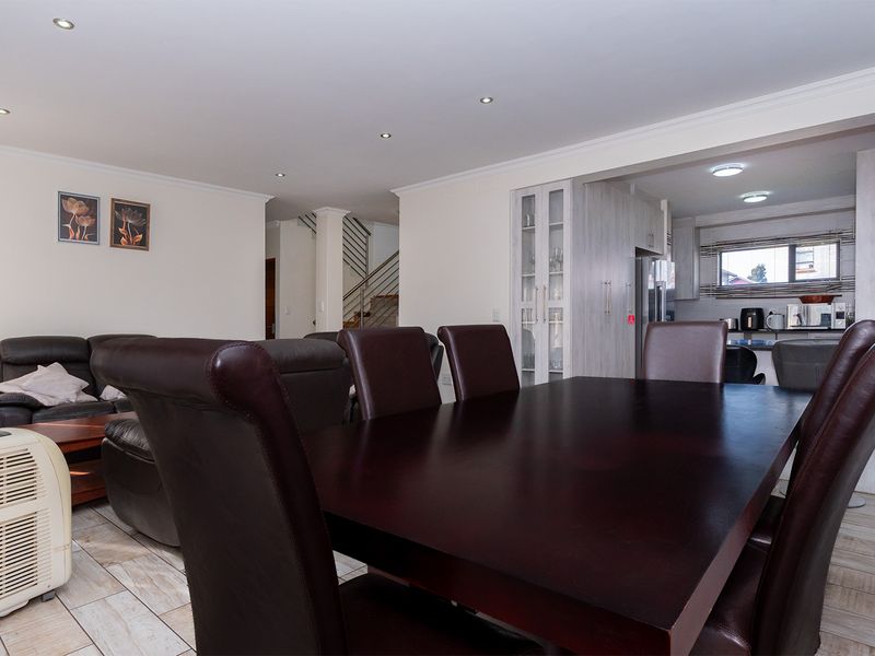 Exceptional Family Living in One of the Estate's Most Exclusive Homes - Photo 7