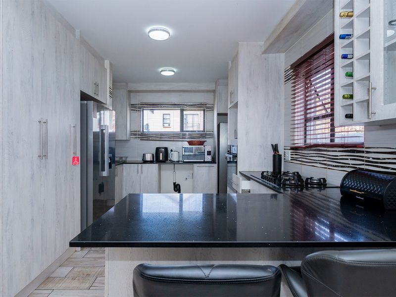 Exceptional Family Living in One of the Estate's Most Exclusive Homes - Photo 9