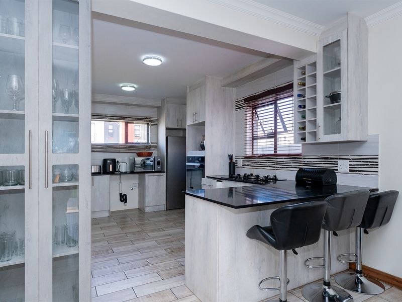 Exceptional Family Living in One of the Estate's Most Exclusive Homes - Photo 8