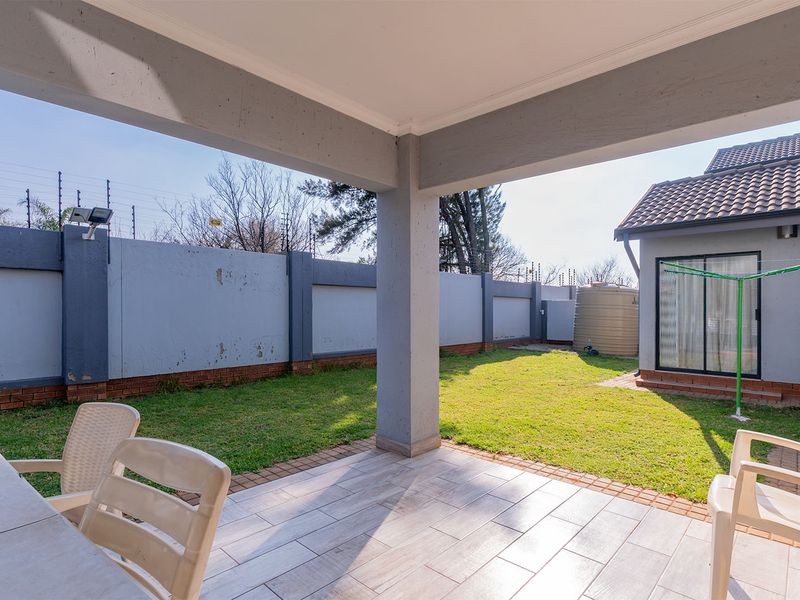 Exceptional Family Living in One of the Estate's Most Exclusive Homes - Photo 6