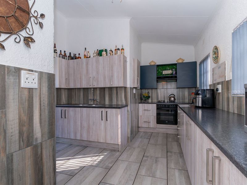 Rare Find in Parkrand! Stunning 3-Bed Duplex with a Massive Private Garden 🏡✨ - Photo 9