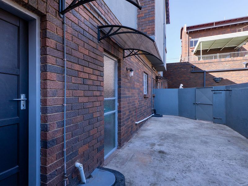 Rare Find in Parkrand! Stunning 3-Bed Duplex with a Massive Private Garden 🏡✨ - Photo 6