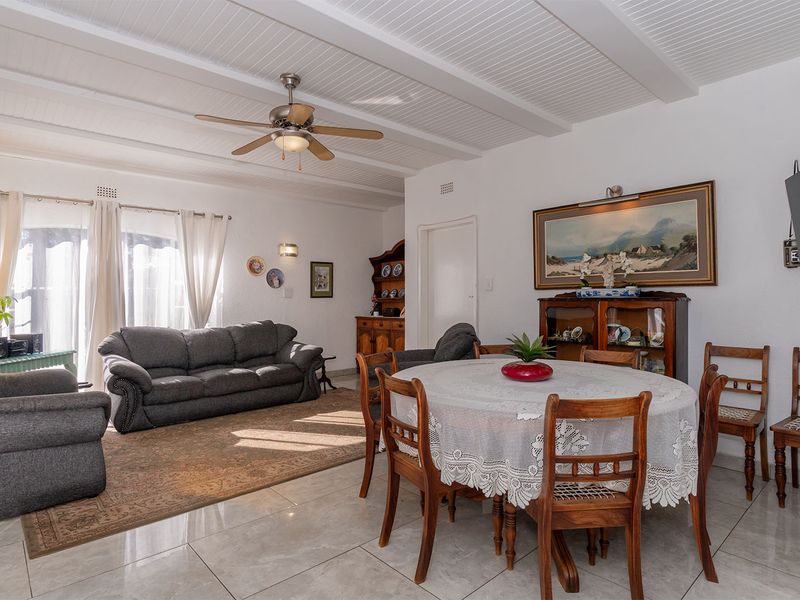 Rare Find in Parkrand! Stunning 3-Bed Duplex with a Massive Private Garden 🏡✨ - Photo 7