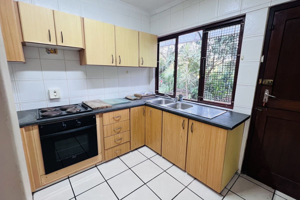 Three bedroom family home to rent - Photo 4