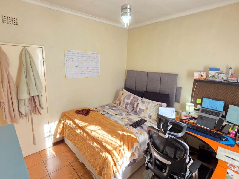 Spacious 3 Bed Family Home in Eastleigh on 1000sqm Stand – Room to Grow! - Photo 9