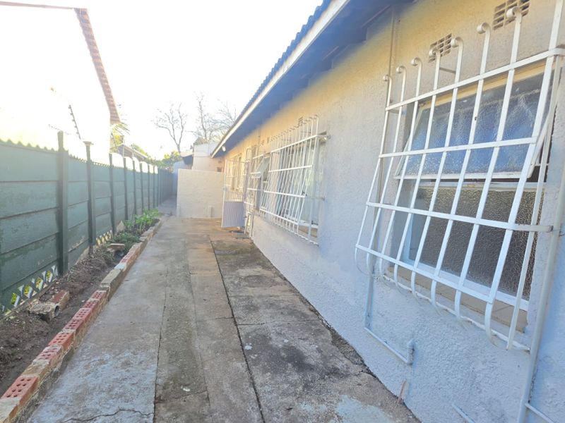 Spacious 3 Bed Family Home in Eastleigh on 1000sqm Stand – Room to Grow! - Photo 6