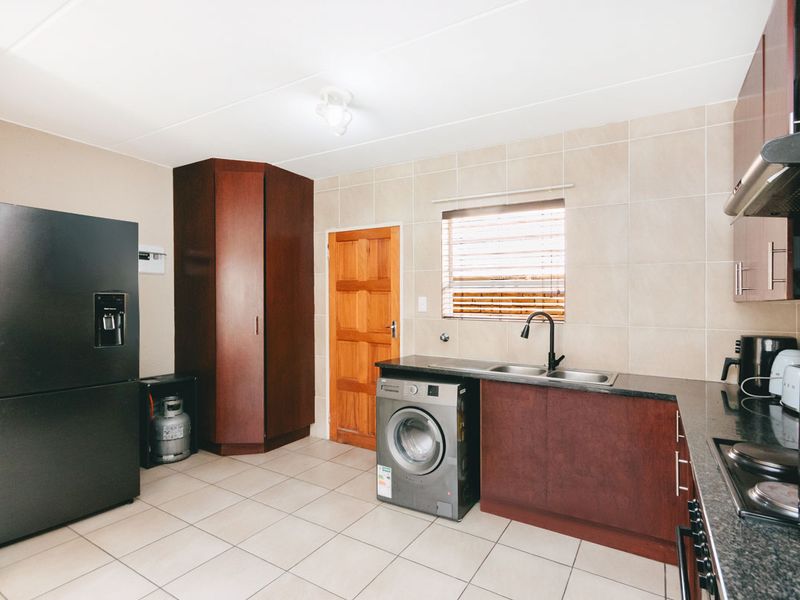 3 bedroom, 2.5 bathroom home - Photo 9