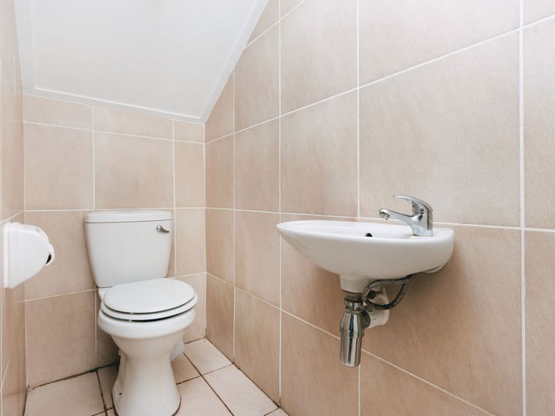 3 bedroom, 2.5 bathroom home - Photo 6