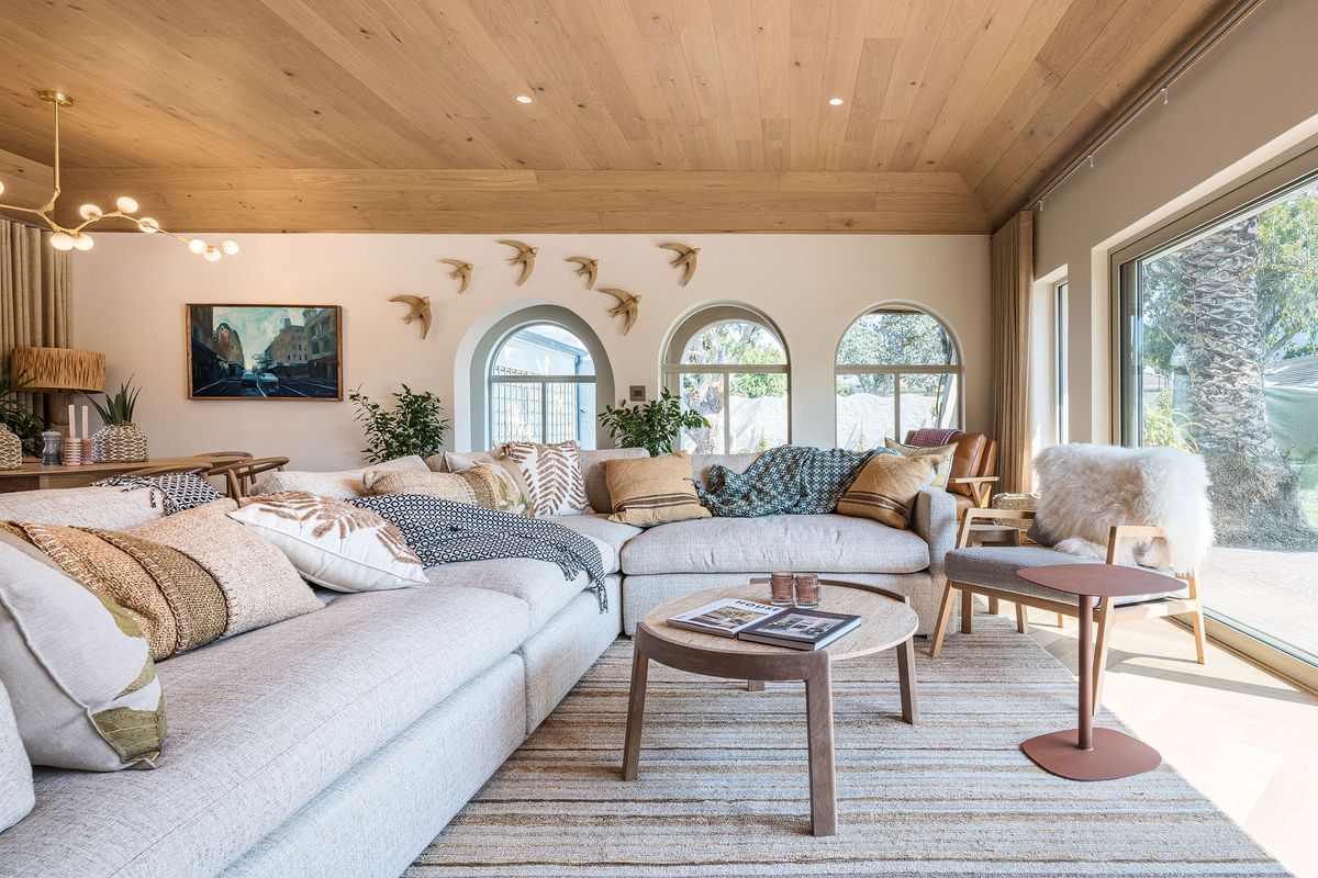 4 bedroom house for rent. Rare 4-Bedroom Designer Sanctuary in Leafy Tokai - Photo 3