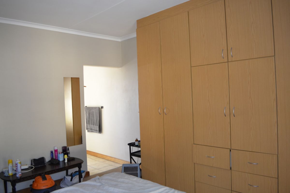 Space, location, and lifestyle all in one - Photo 5