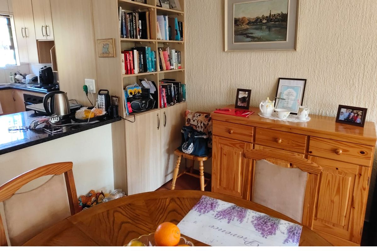 Neat 2 Bed Facebrick Townhouse in Croydon – 68sqm + Garden + Garage - Photo 5