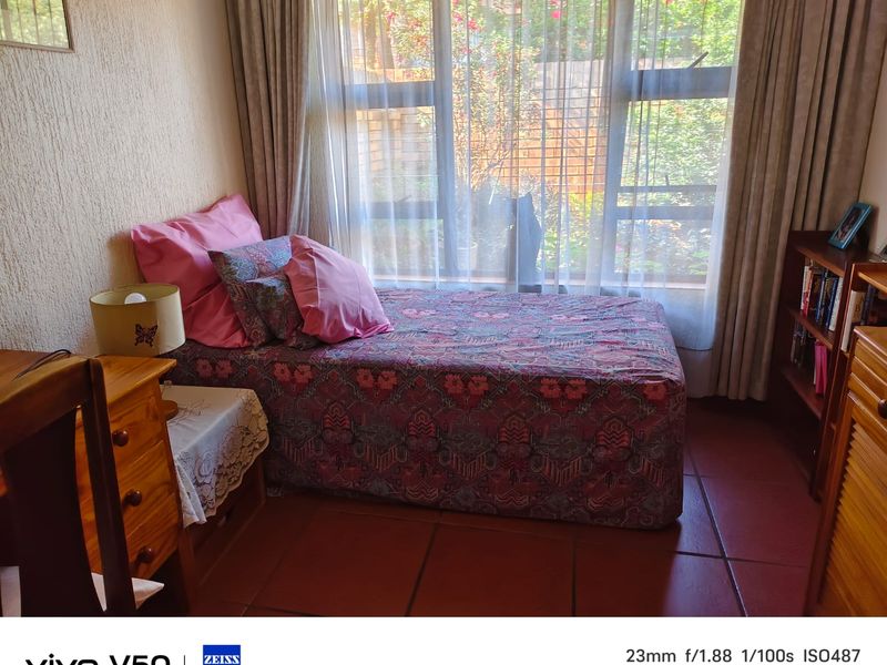 Neat 2 Bed Facebrick Townhouse in Croydon – 68sqm + Garden + Garage - Photo 9