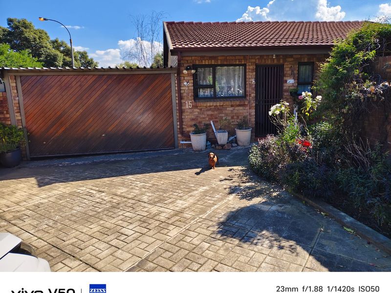 Neat 2 Bed Facebrick Townhouse in Croydon – 68sqm + Garden + Garage - Photo 8