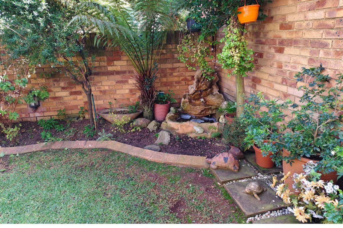 Neat 2 Bed Facebrick Townhouse in Croydon – 68sqm + Garden + Garage - Photo 3