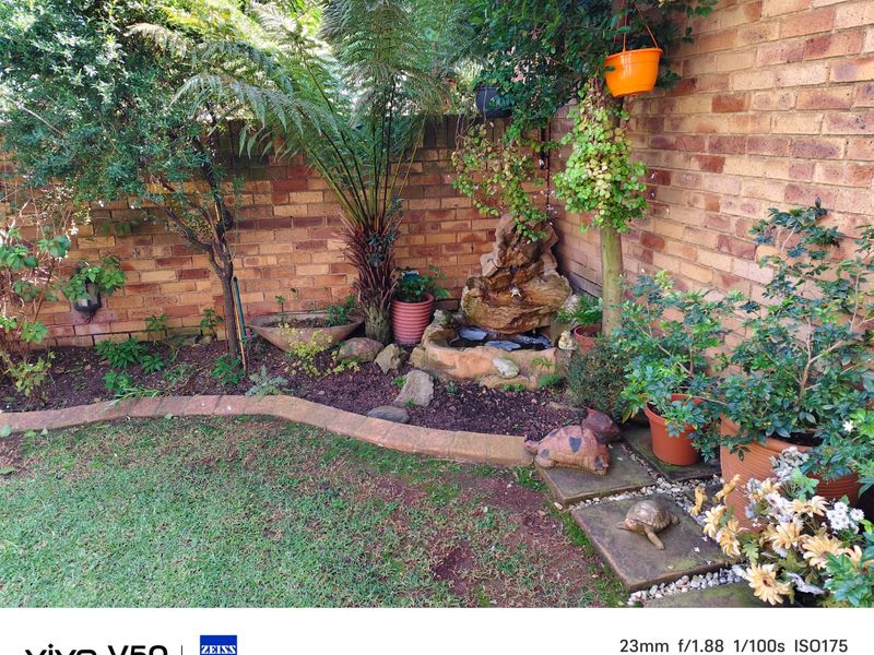 Neat 2 Bed Facebrick Townhouse in Croydon – 68sqm + Garden + Garage - Photo 3