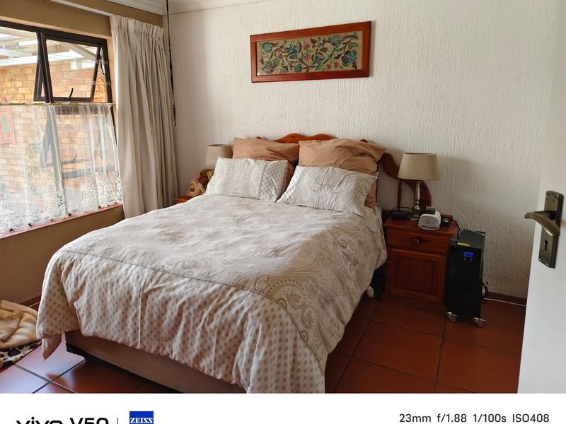 Neat 2 Bed Facebrick Townhouse in Croydon – 68sqm + Garden + Garage - Photo 7