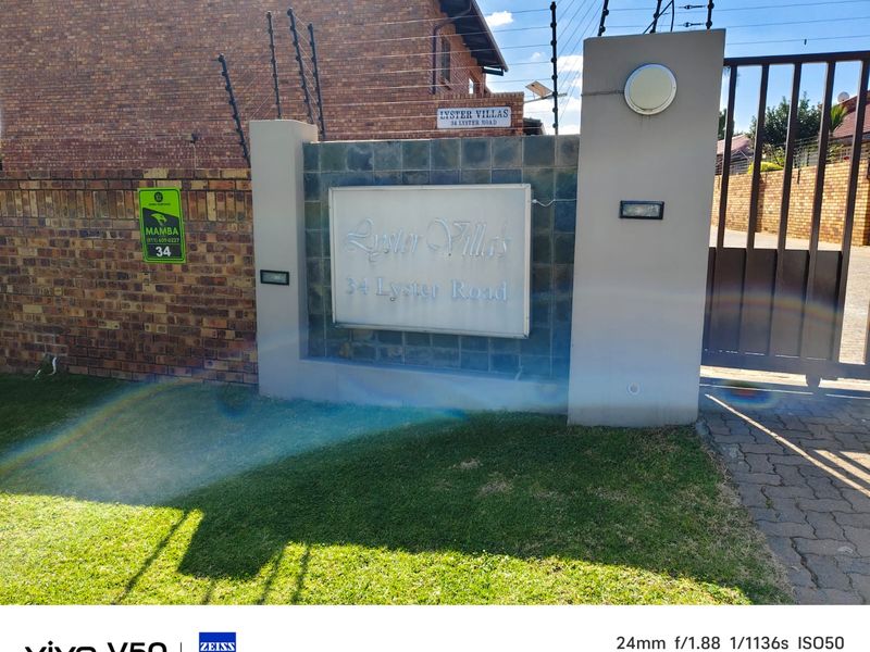 Neat 2 Bed Facebrick Townhouse in Croydon – 68sqm + Garden + Garage - Photo 6